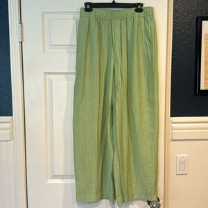 Madewell full legged crinkle pant! Like new size Medium
